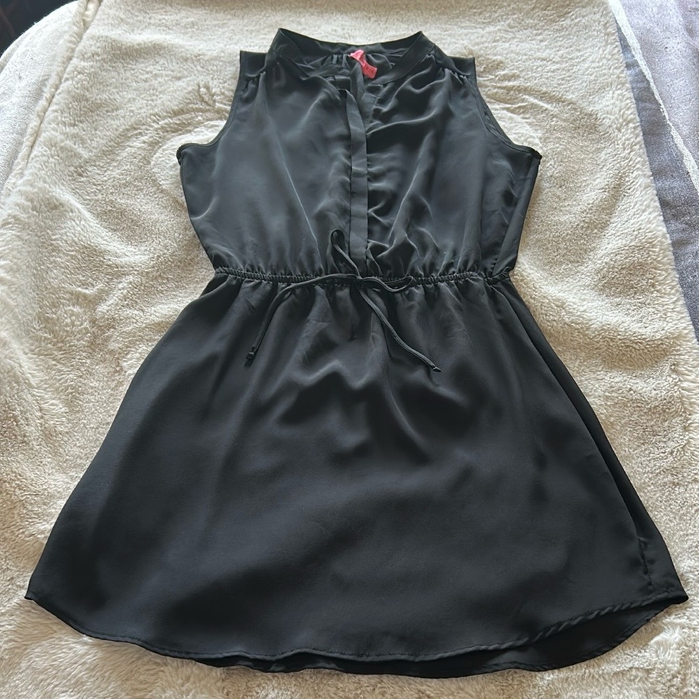 Elegant Black Sleeveless Dress